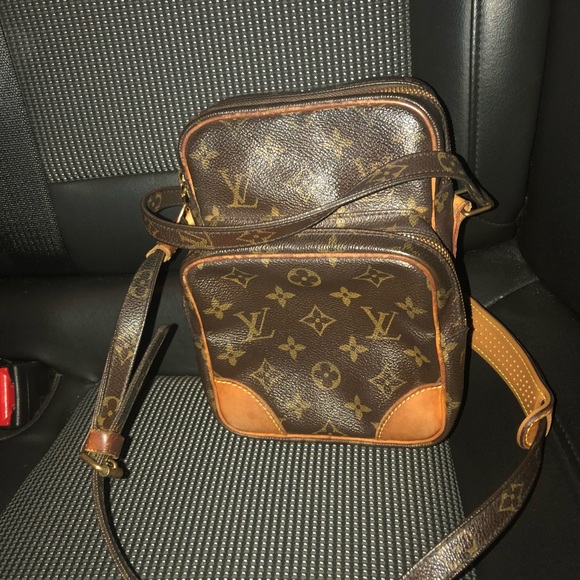 ❌SOLD❌ Amazone Crossbody LV - Picture 1 of 8